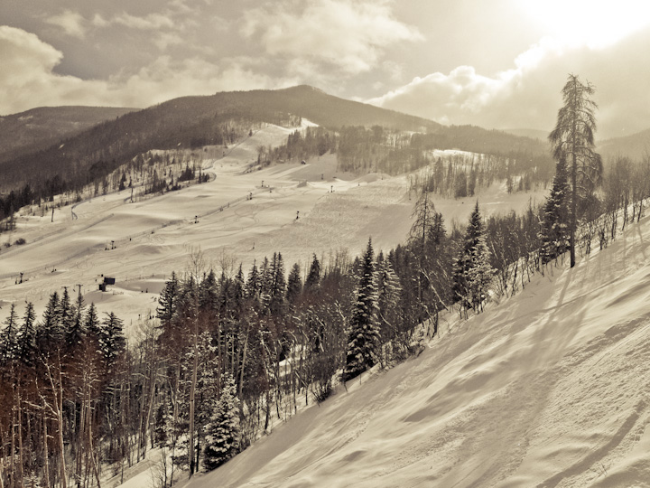 Skiing in Vail: Everything you need to know about your first visit to Colorado’s most popular mountain. | CamelsAndChocolate.com
