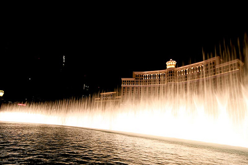 the bellagio fountain light show