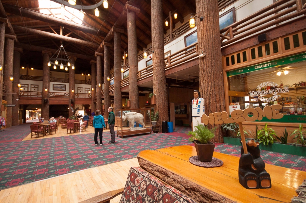 Glacier Park Lodge in Montana-5