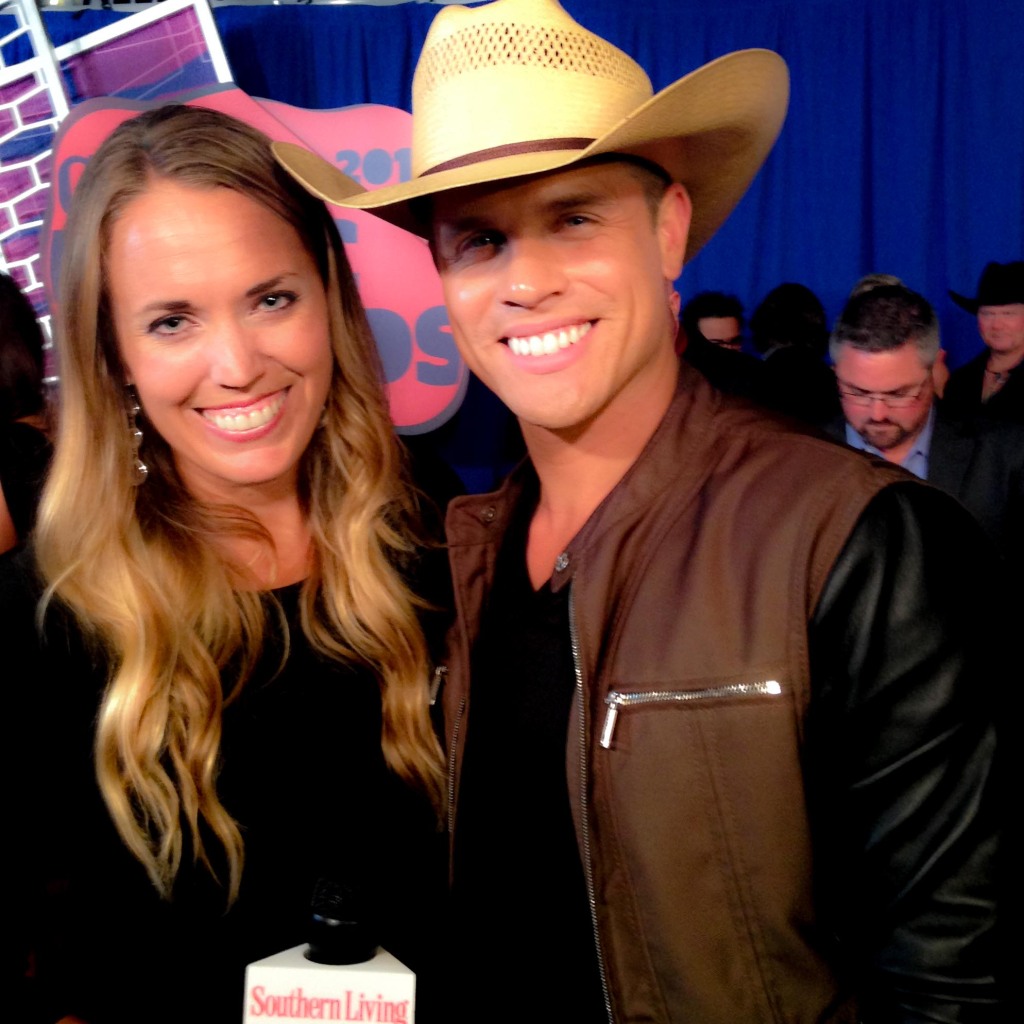 Reporter interviewing Dustin Lynch