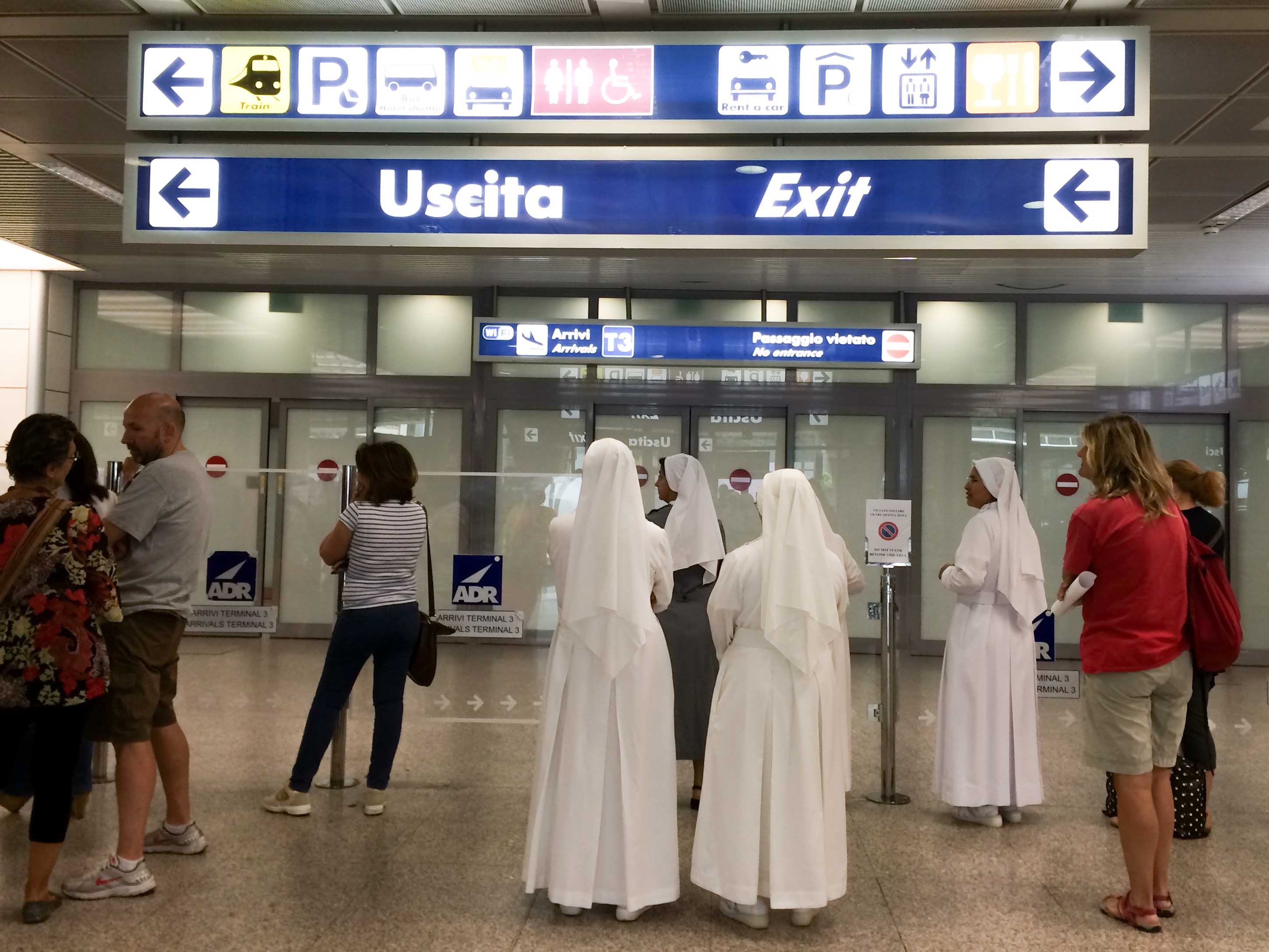 Nuns in Rome airport