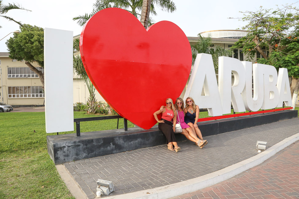 I Love Aruba sign