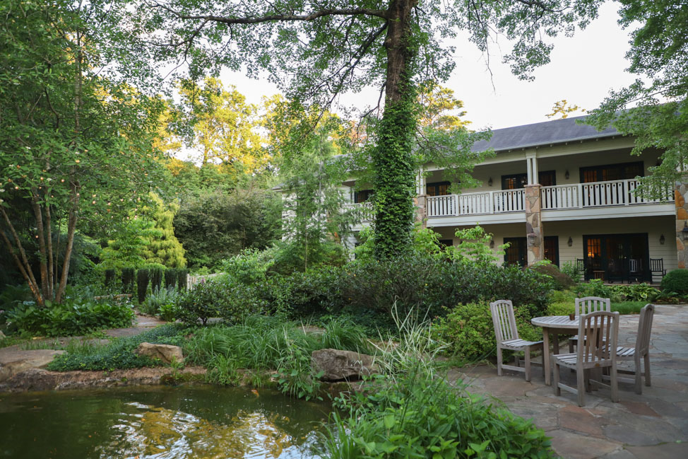 Where to Stay: RT Lodge in Maryville, Tennessee