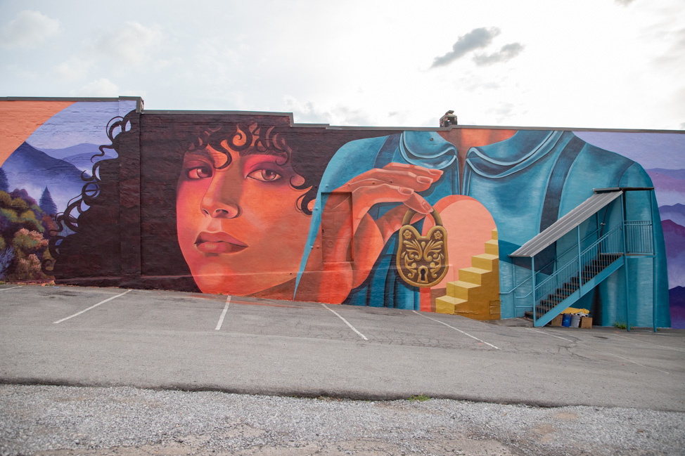 Senderos: The Biggest, Boldest Mural in Maryville, Tennessee thumbnail
