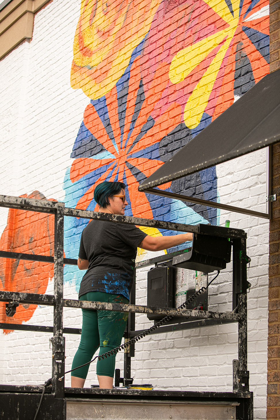 Kim Radford painting in Nolensville, photo by Ilde Cook