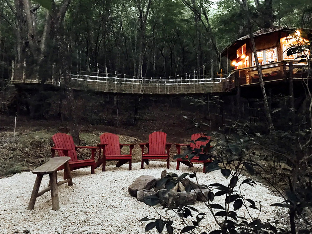 Stay in a treehouse in Tennessee