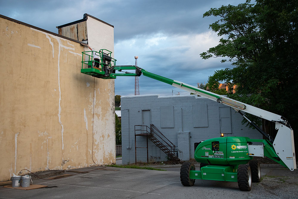 Sunbelt Rentals lifts for mural painting