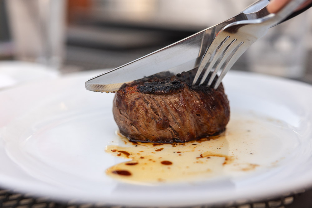 Where to Eat in Covington: Lisse Steakhuis