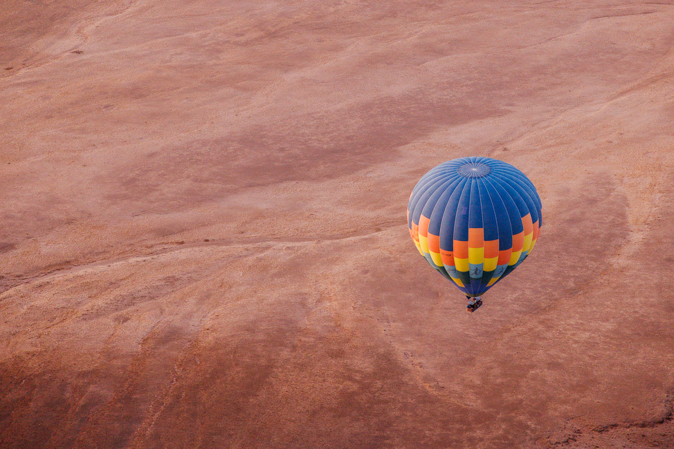 A hot air balloon ride in Namibia: views over the Sossusvlei Desert